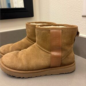 UGGS: women’s brown Ugg boots